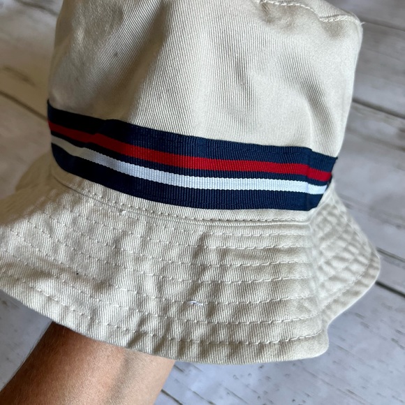 SOLD … FILA Bucket hat - Picture 2 of 7